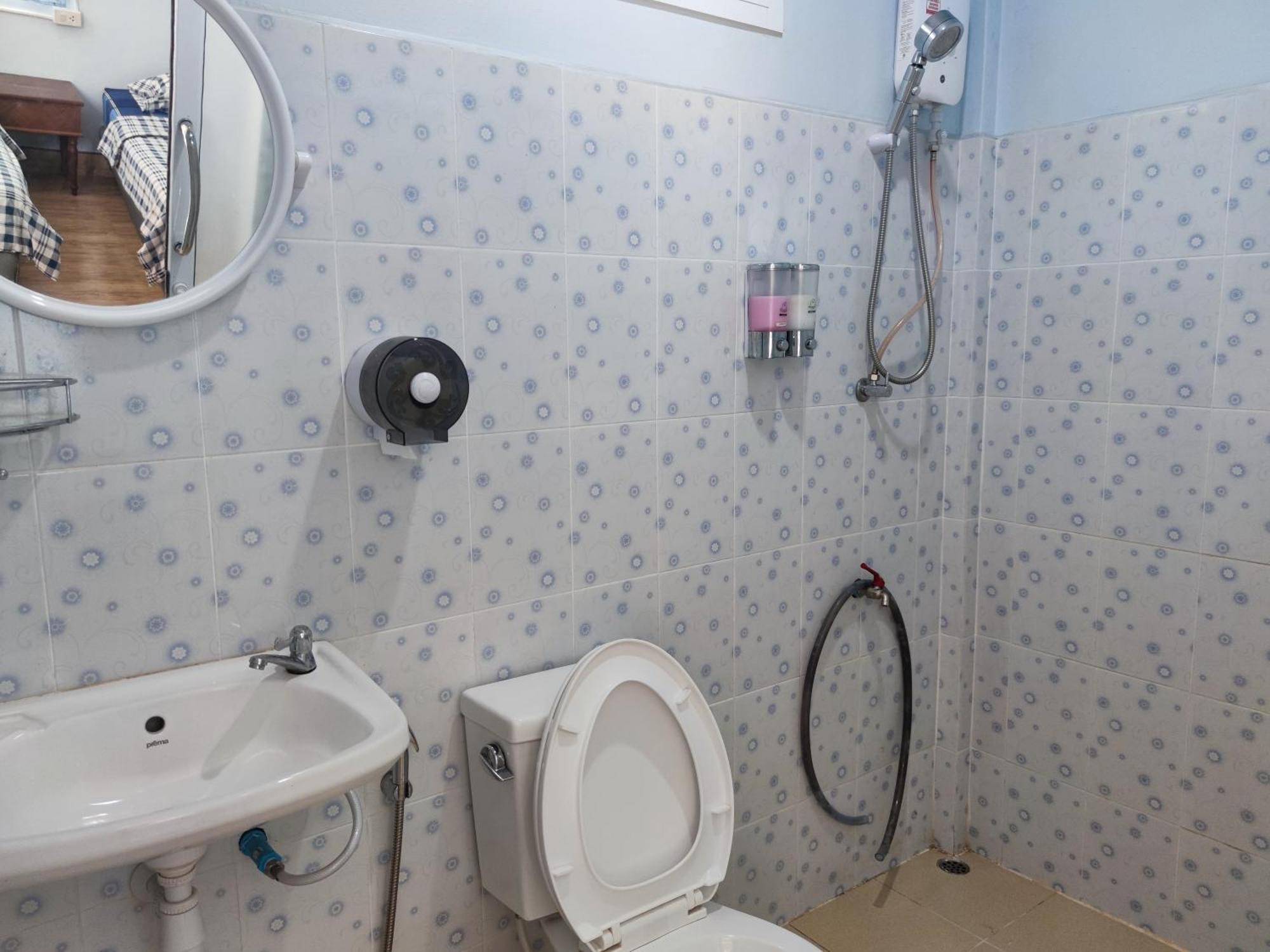 Baan Suan Tondin Hotell Satun Rum bild